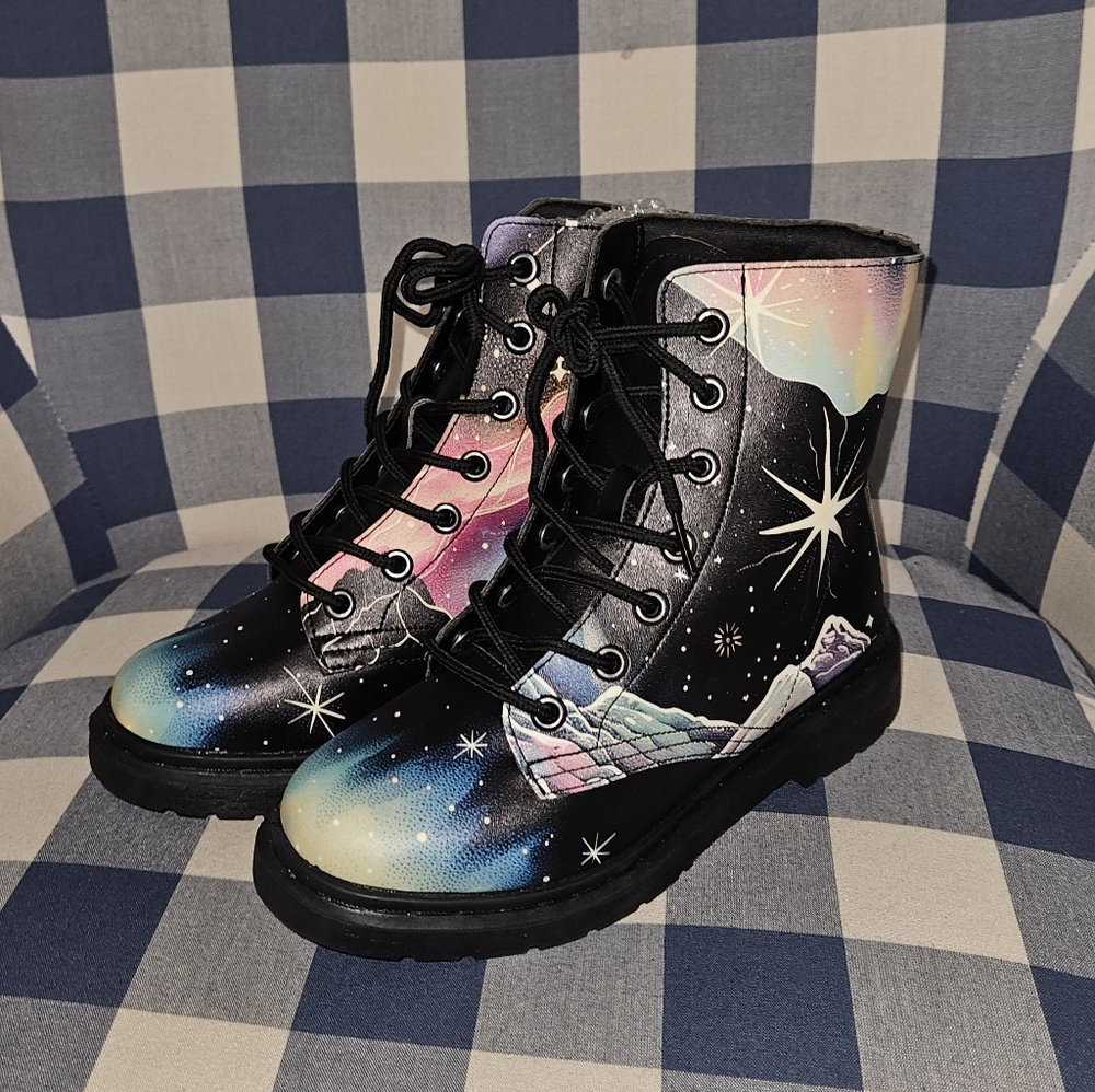 Rpgue + Wolf Northern Lights Boots Size 6 For Women